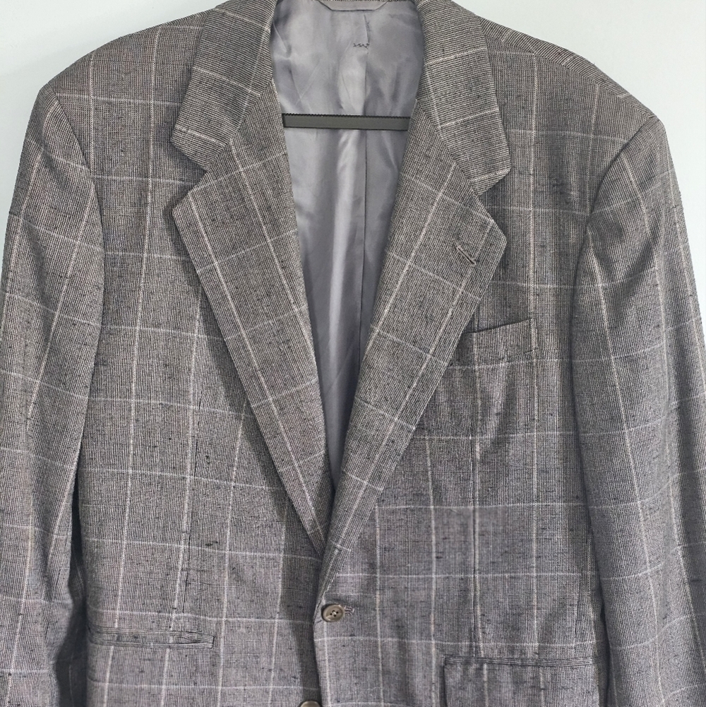 Neiman Marcus Gray Plaid Sport Coat